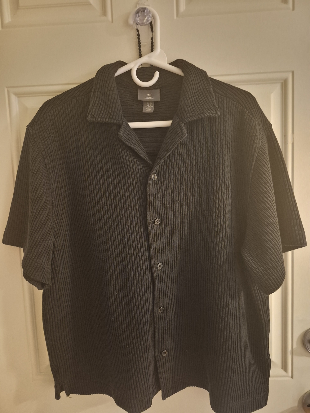 H&M Men’s Black Ribbed Short-Sleeve Button-Down Shirt